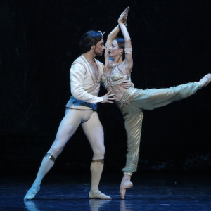 Madeleine Eastoe and Daniel Gaudiello in La Bayadere.  Photo: Jeff Busby.